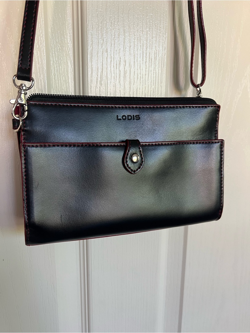 Lodis Audrey Vicky Convertible
Crossbody - Black/ Red